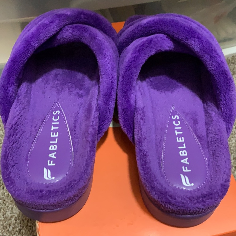Fabletics Slippers - Picture 3 of 5